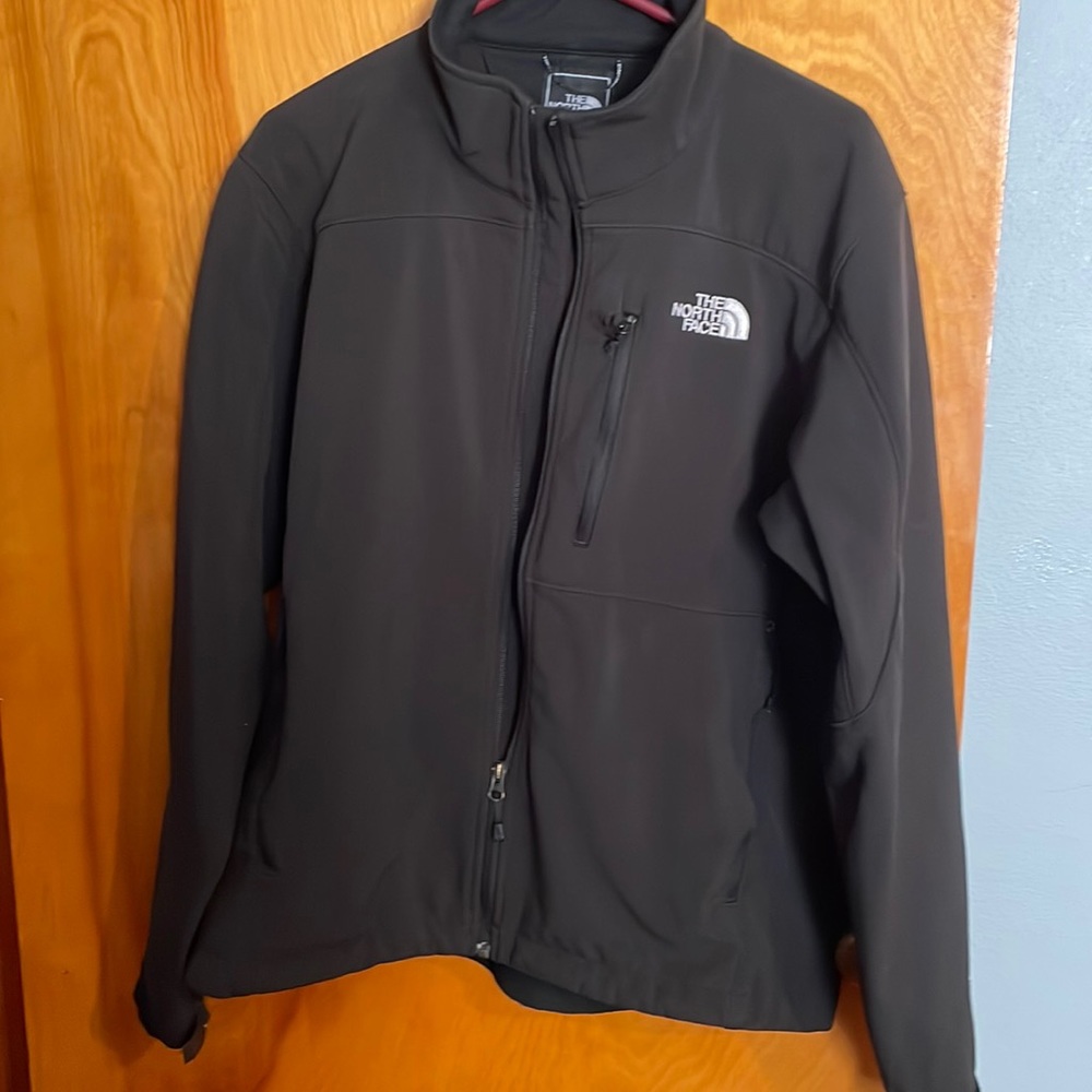 Men’s medium North Face jacket